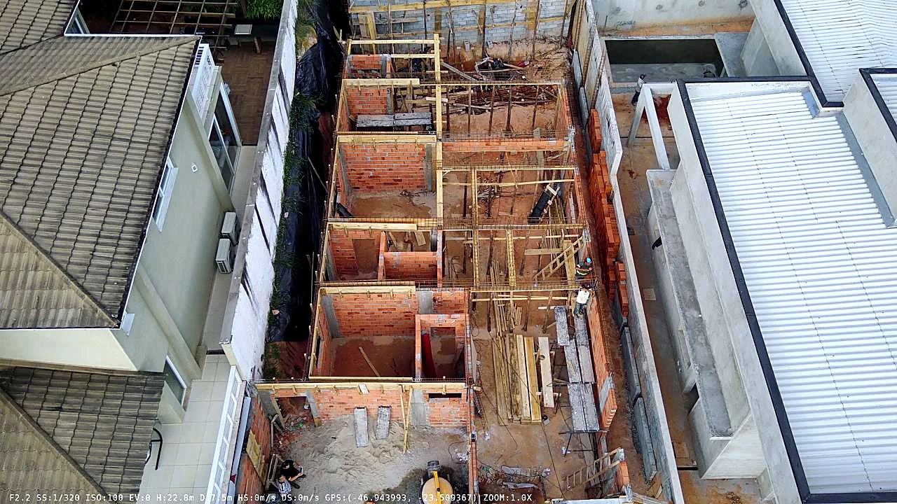 Alvenaria executada entre divisas em obra urbana de espaço restrito Alvenaria executada entre divisas em obra urbana de espaço restrito