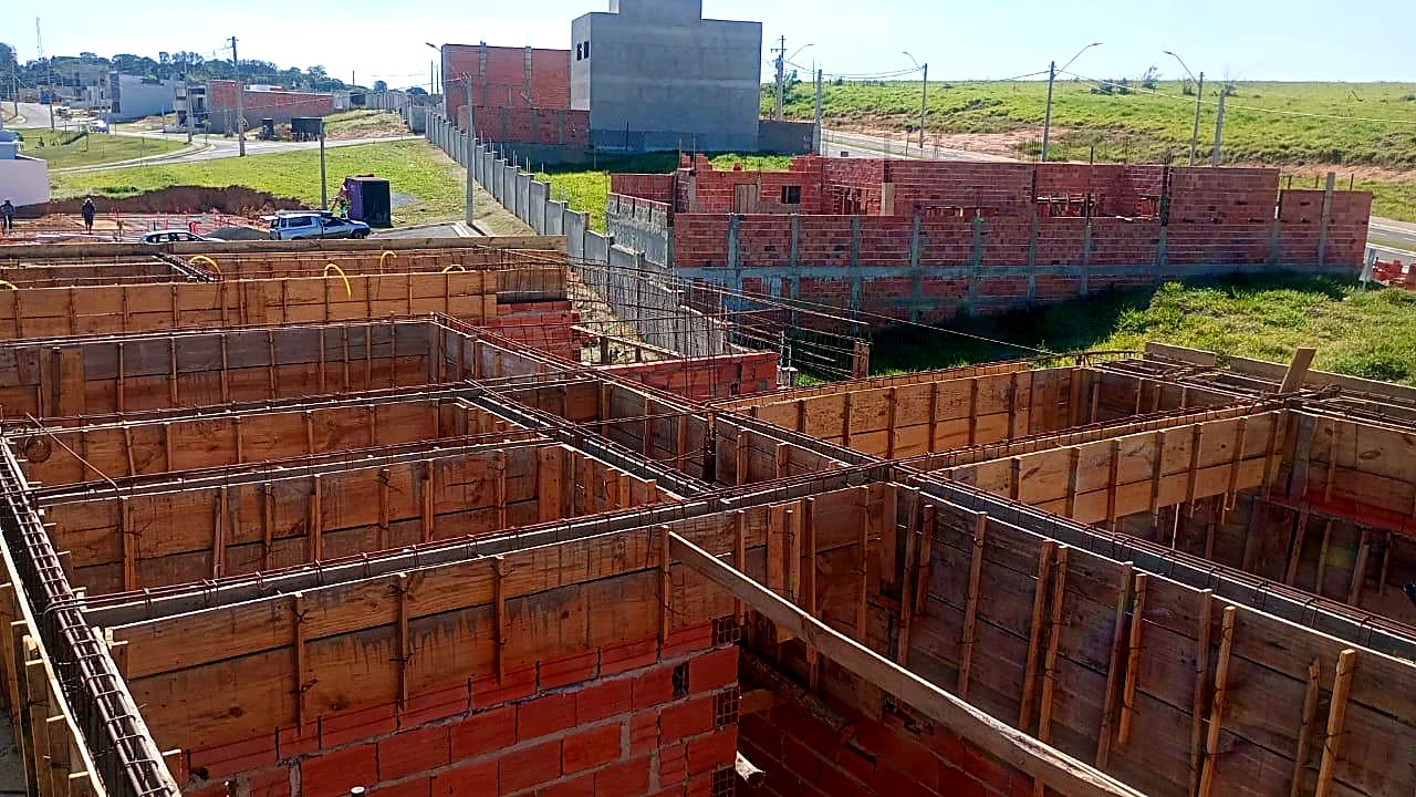 Conjunto de formas de fundação executado em obra residencial de alto p Conjunto de formas de fundação executado em obra residencial de alto padrão