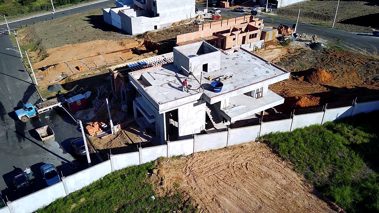 Vista aérea de obra residencial de alto padrão sob gerenciamento técni Vista aérea de obra residencial de alto padrão sob gerenciamento técnico