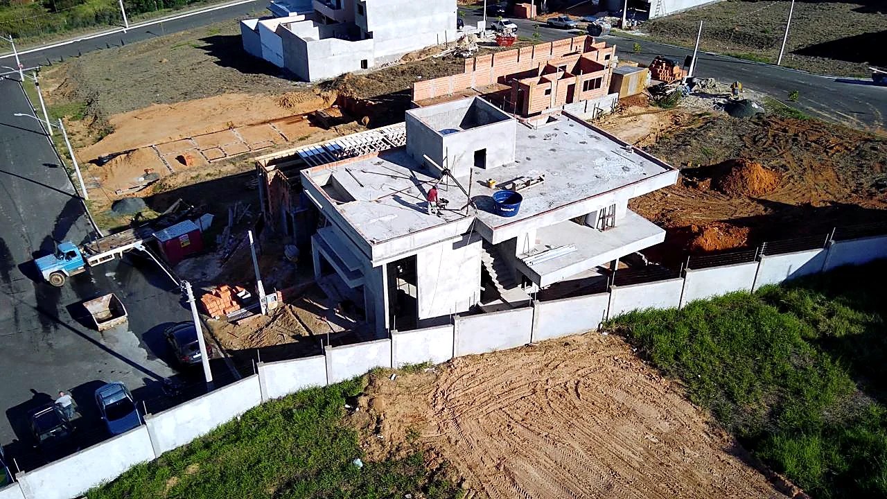 Vista aérea de drone da residência de alto padrão gerenciada pela BEAVER